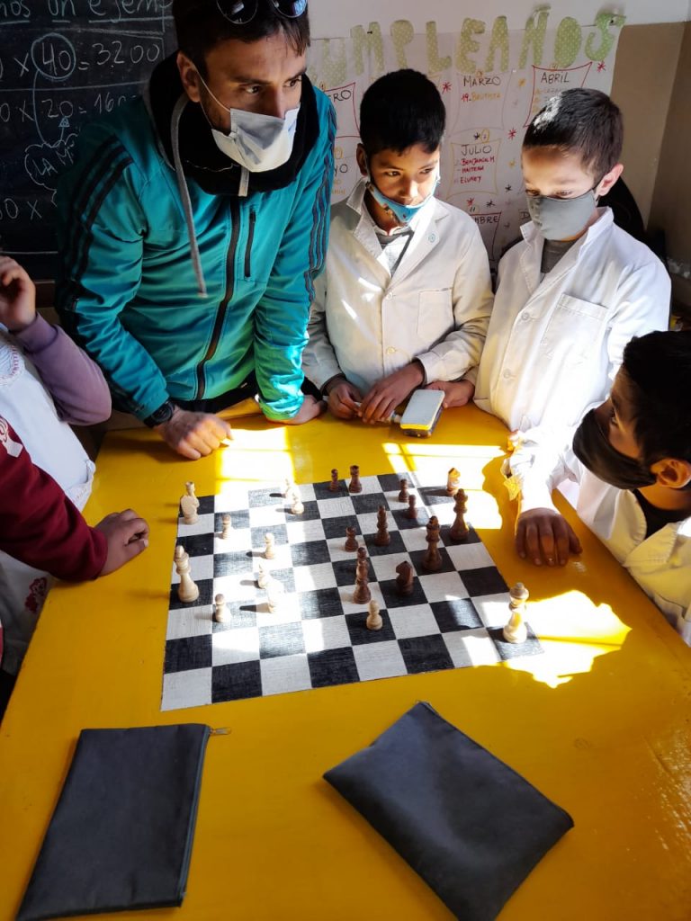 Estudiantes con ajedrez